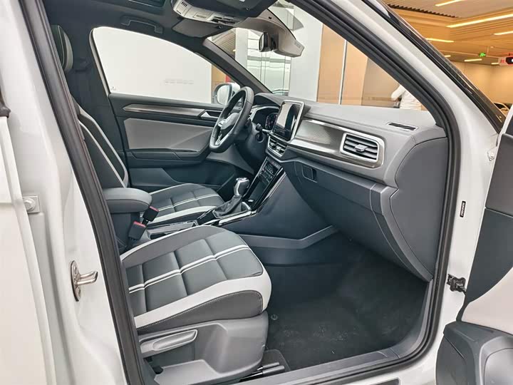 Фото 16 - Volkswagen T-Roc