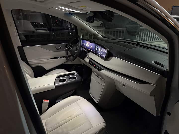 Фото 3 - Buick GL8 Hybrid