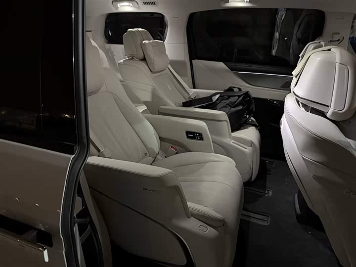 Фото 5 - Buick GL8 Hybrid