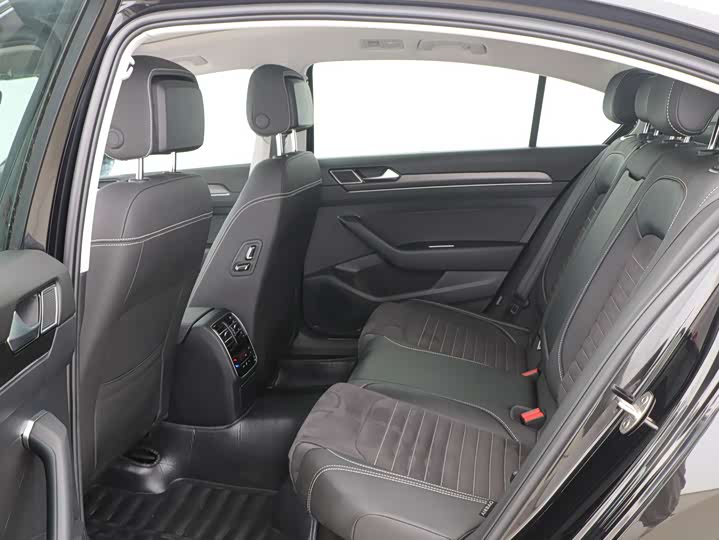 Фото 14 - Volkswagen Magotan