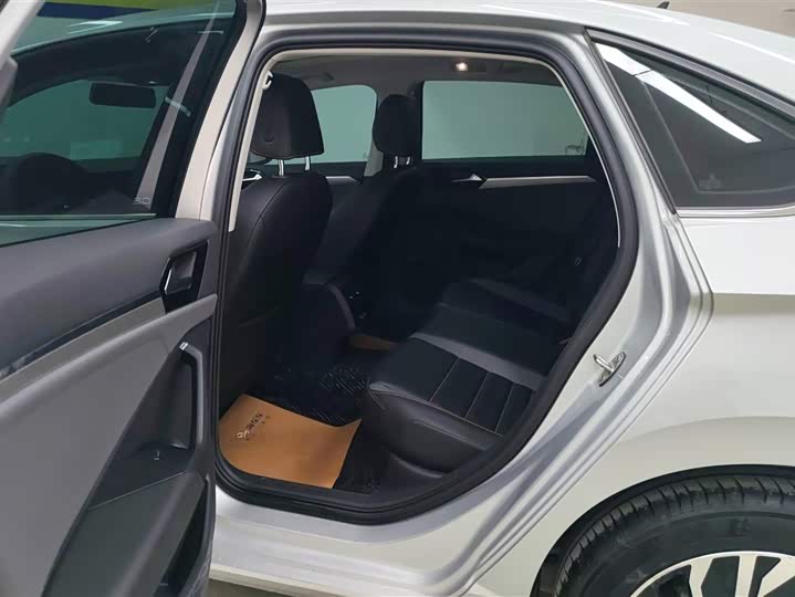 Фото 11 - Volkswagen Sagitar L