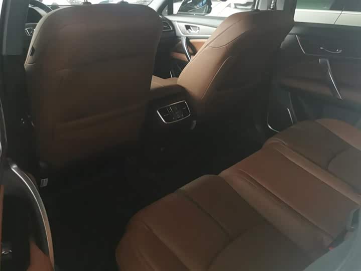 Фото 11 - Honda UR-V