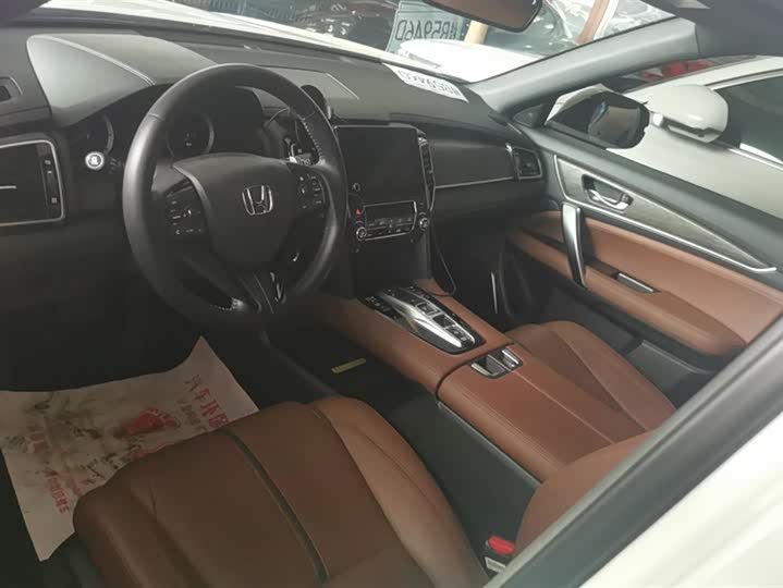 Фото 12 - Honda UR-V