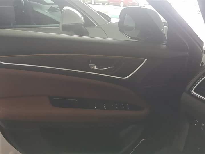 Фото 7 - Honda UR-V