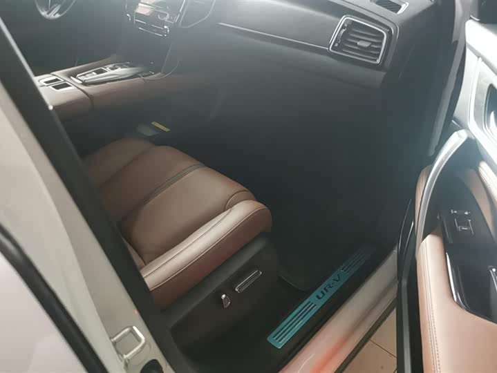 Фото 8 - Honda UR-V