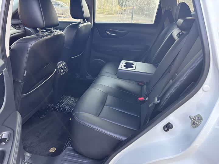 Фото 10 - Nissan X-Trail