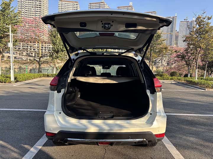 Фото 14 - Nissan X-Trail