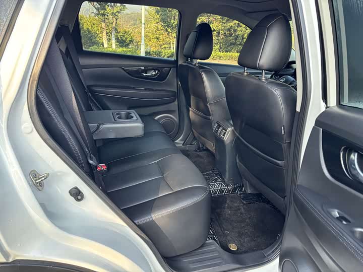 Фото 9 - Nissan X-Trail