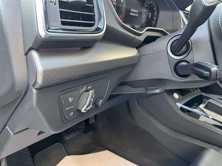 Фото 11 - Audi Q5L