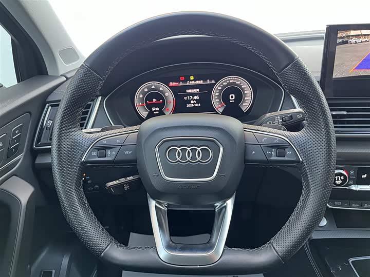 Фото 13 - Audi Q5L