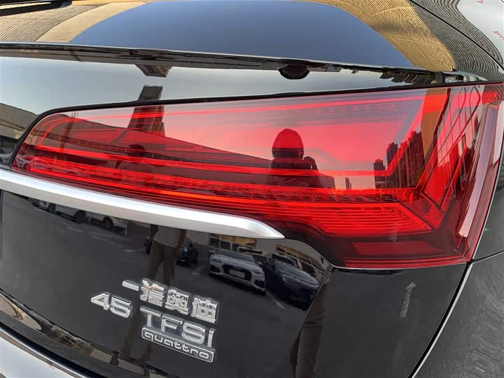 Фото 20 - Audi Q5L