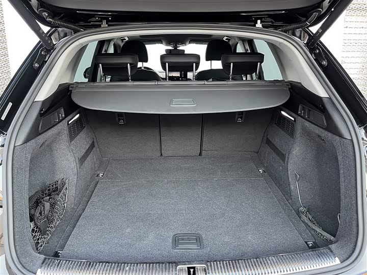 Фото 21 - Audi Q5L