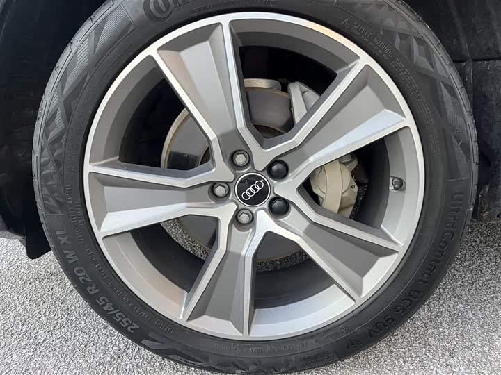 Фото 23 - Audi Q5L