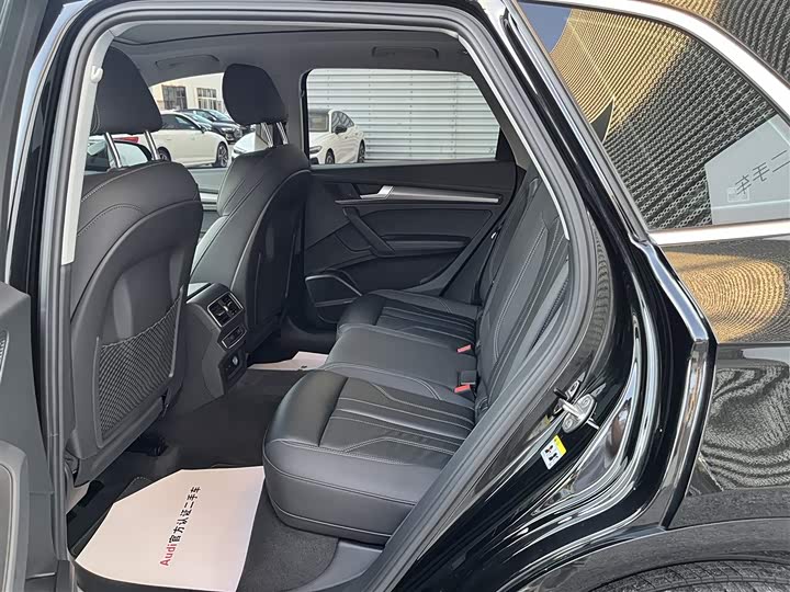 Фото 9 - Audi Q5L