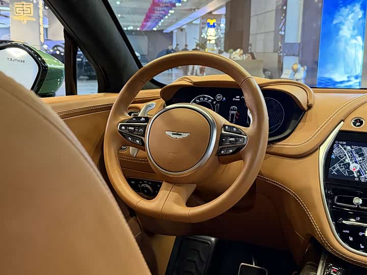 Фото 2 - Aston Martin DBX
