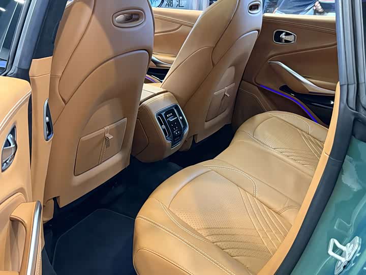 Фото 4 - Aston Martin DBX