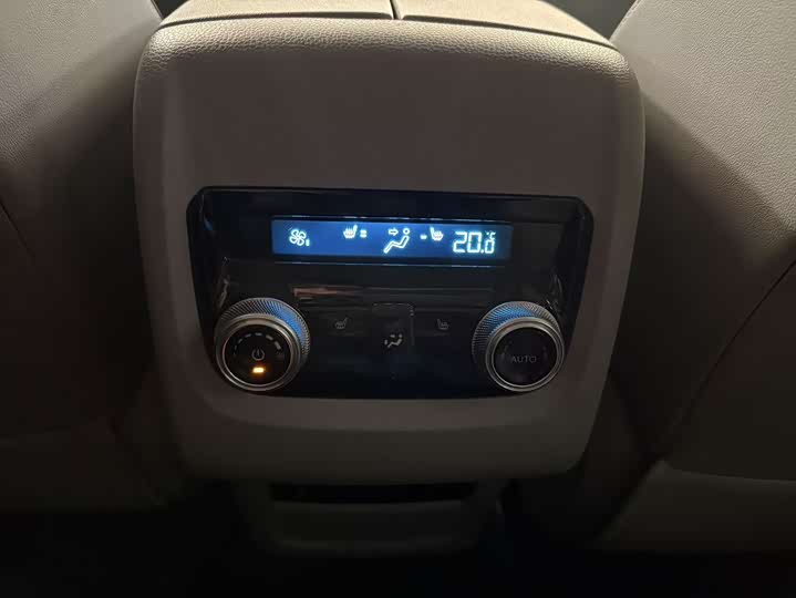 Фото 7 - Ford Equator