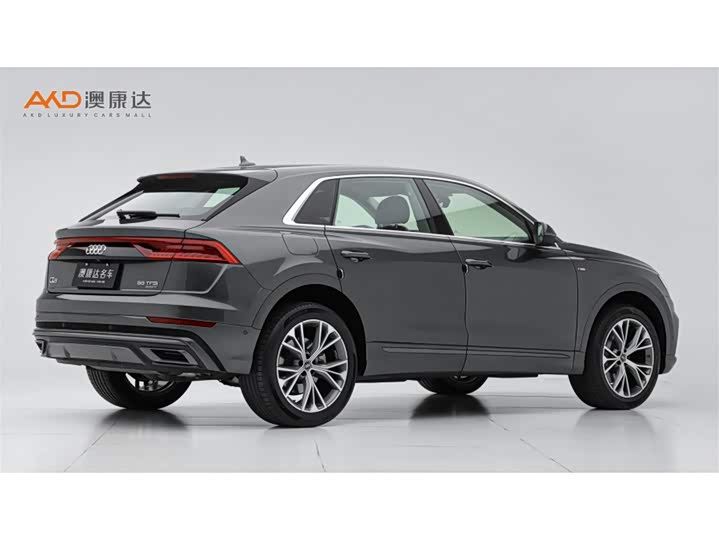 Фото 3 - Audi Q8
