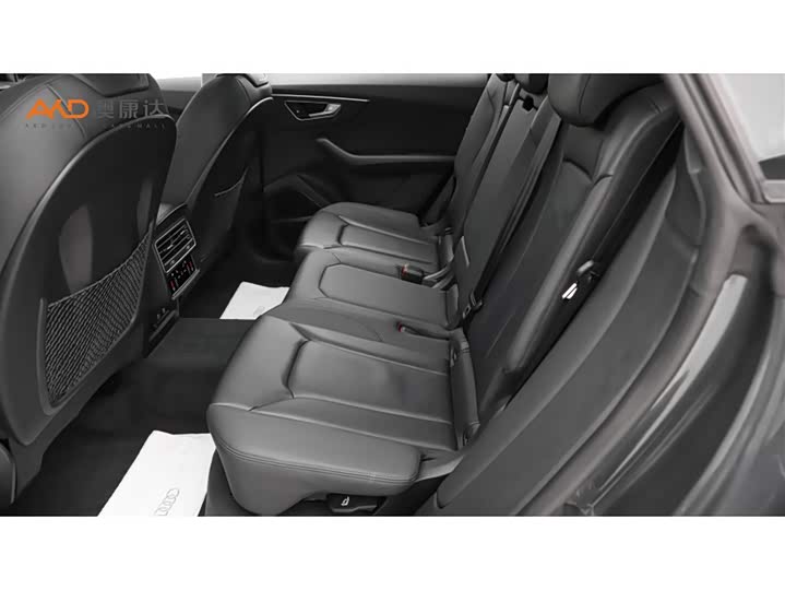 Фото 7 - Audi Q8