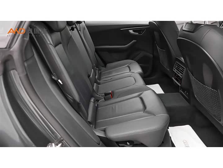 Фото 8 - Audi Q8