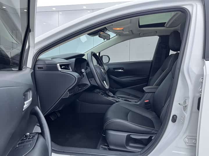 Фото 10 - Toyota Corolla