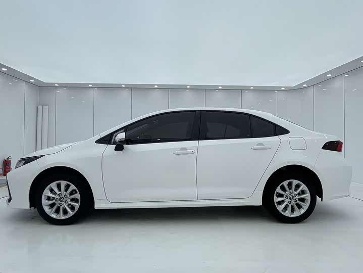 Фото 12 - Toyota Corolla