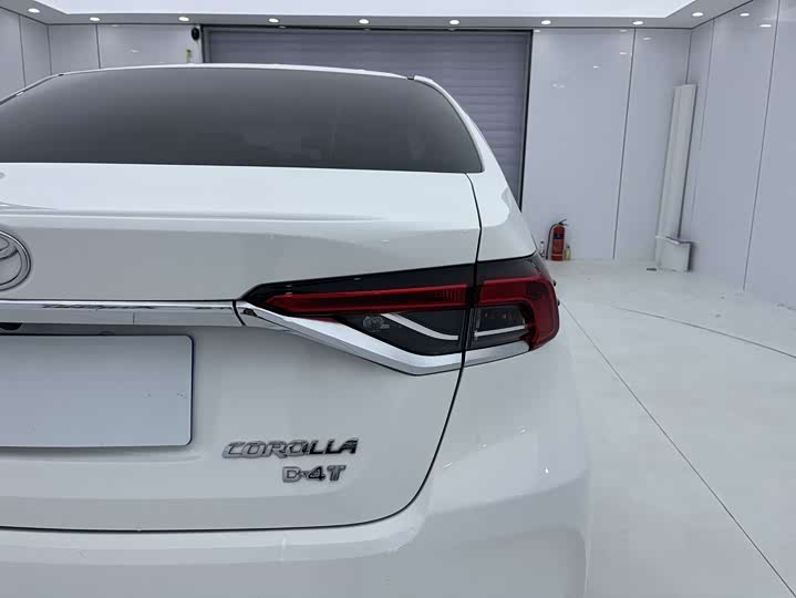 Фото 15 - Toyota Corolla