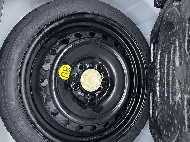 Фото 18 - Toyota Corolla