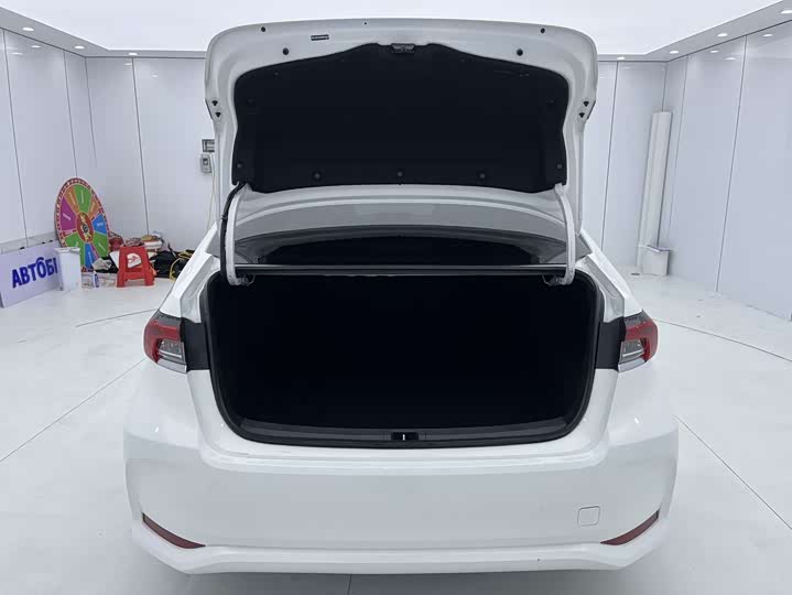 Фото 21 - Toyota Corolla