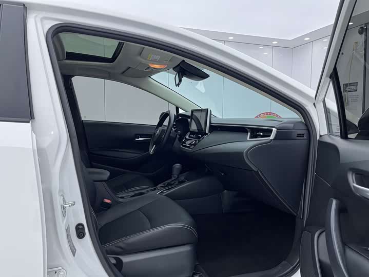 Фото 23 - Toyota Corolla