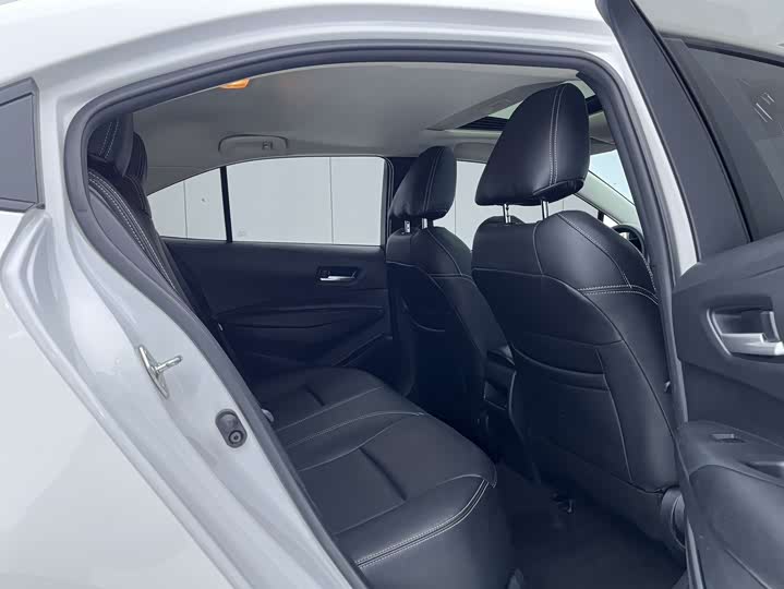 Фото 24 - Toyota Corolla