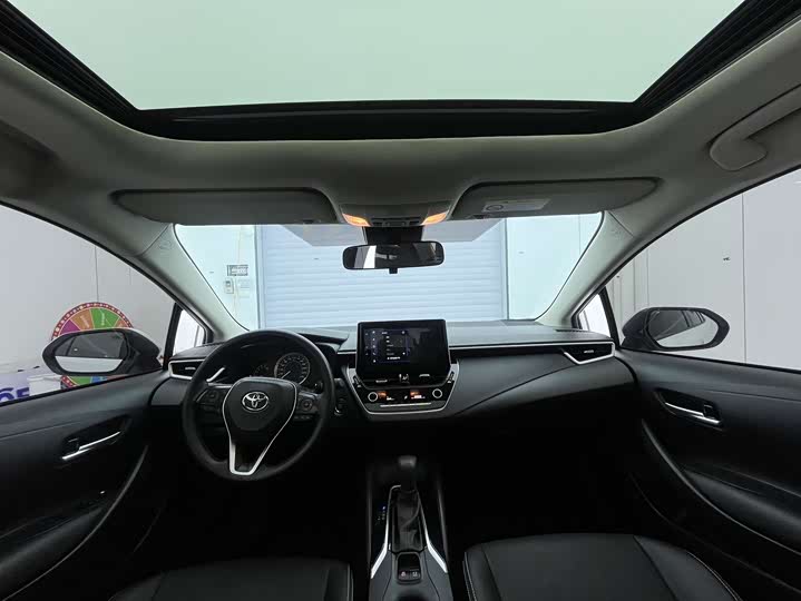 Фото 4 - Toyota Corolla