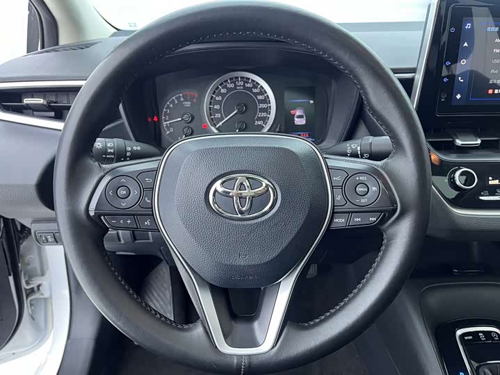 Фото 6 - Toyota Corolla