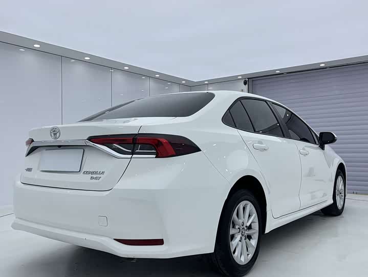 Фото 7 - Toyota Corolla