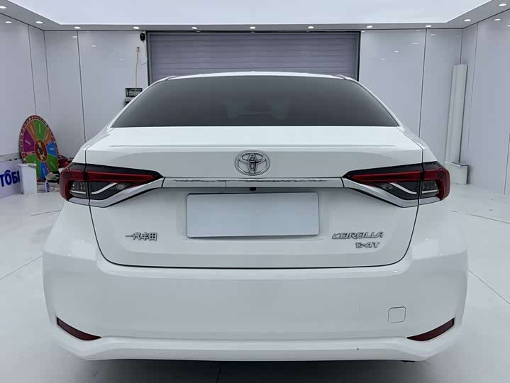 Фото 8 - Toyota Corolla