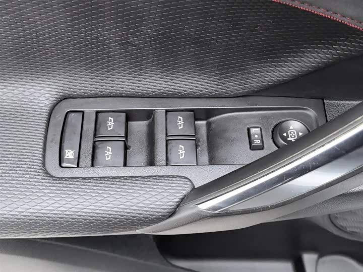 Фото 9 - Chevrolet Tracker