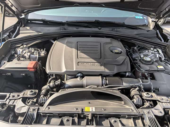 Фото 13 - Jaguar F-Pace