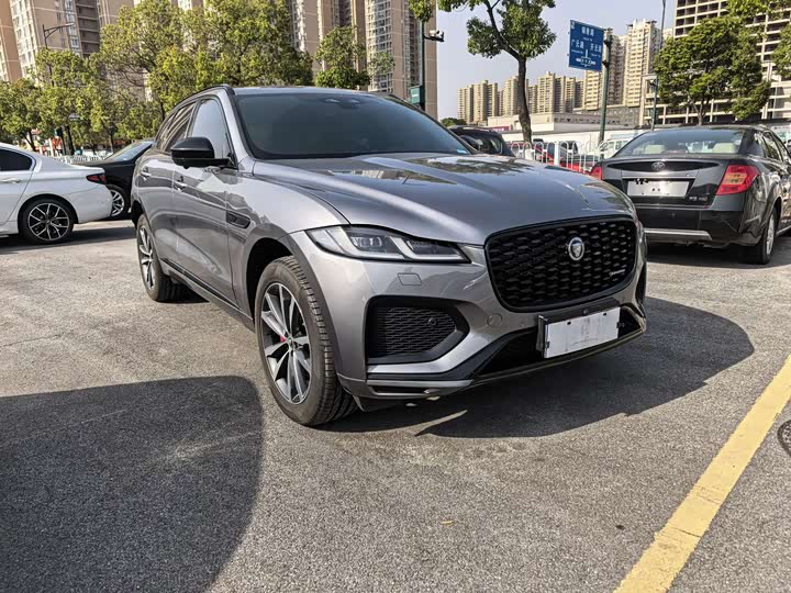 Фото 2 - Jaguar F-Pace