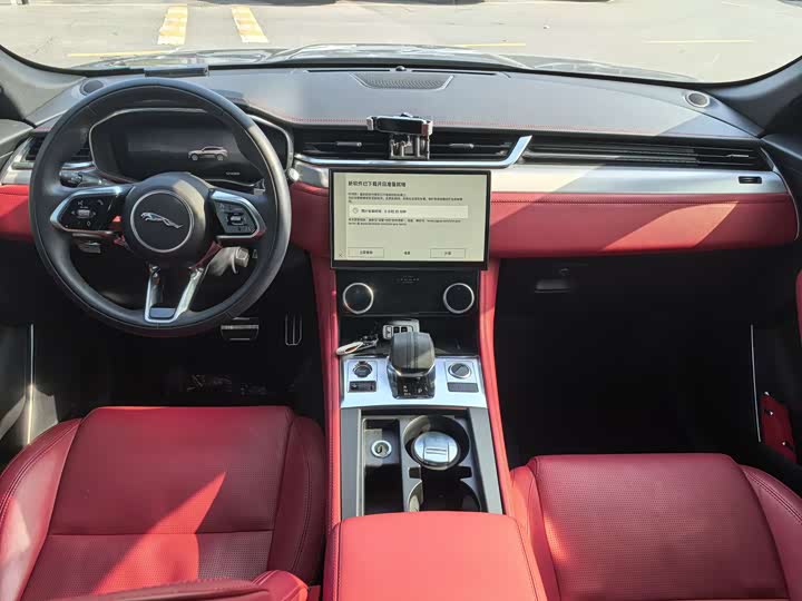 Фото 9 - Jaguar F-Pace