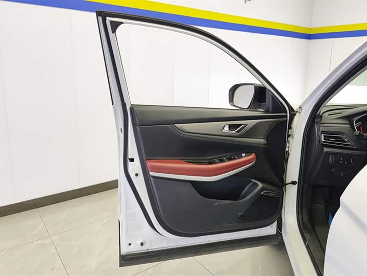 Фото 7 - Changan CS75