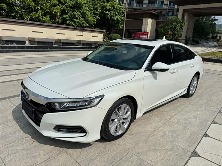 Фото 1 - Honda Accord