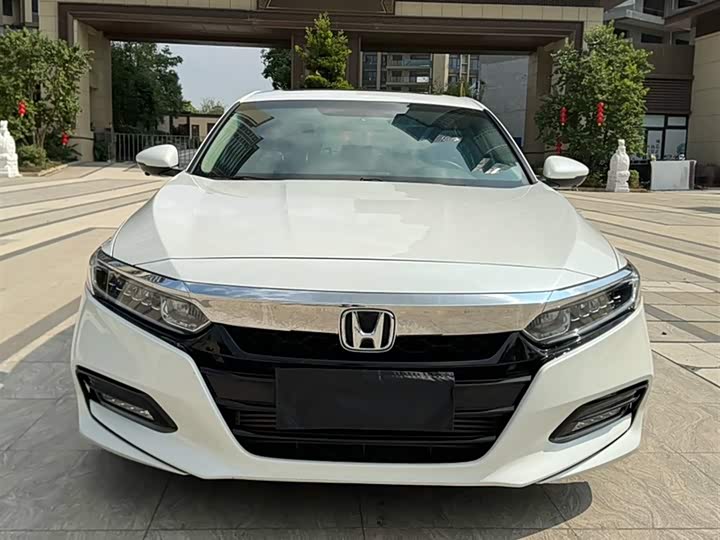 Фото 10 - Honda Accord