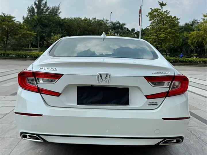 Фото 11 - Honda Accord