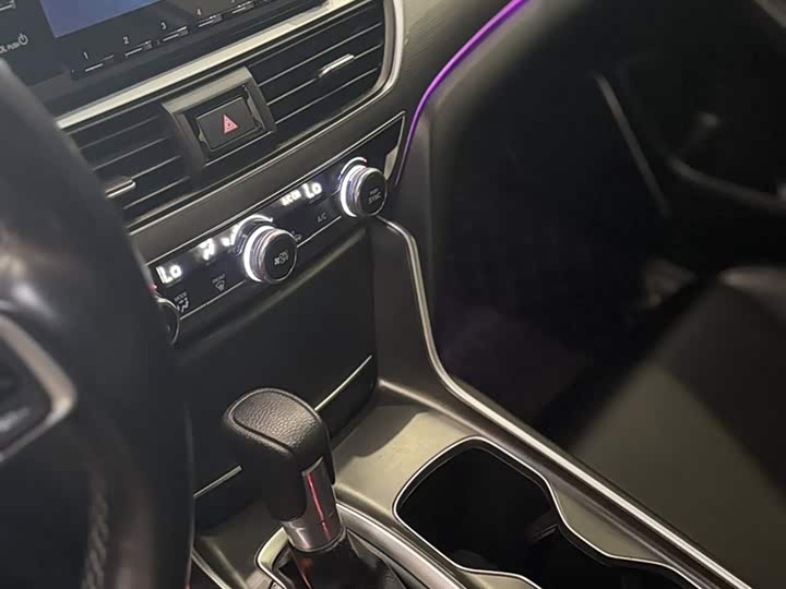 Фото 13 - Honda Accord