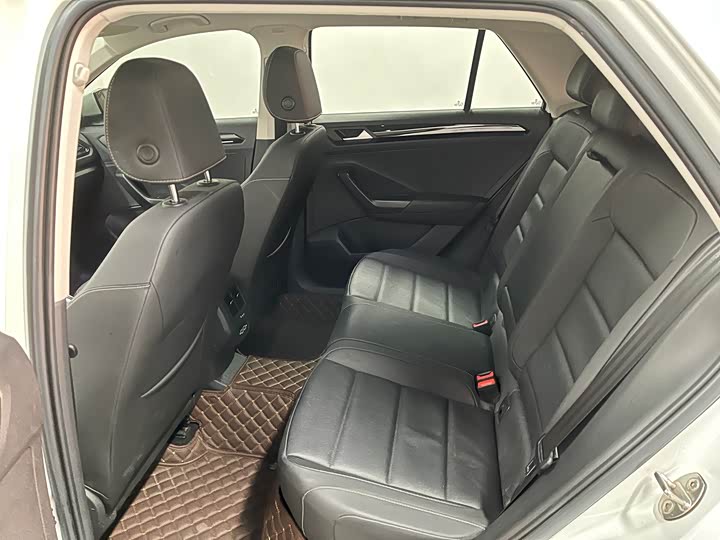 Фото 10 - Volkswagen T-Roc