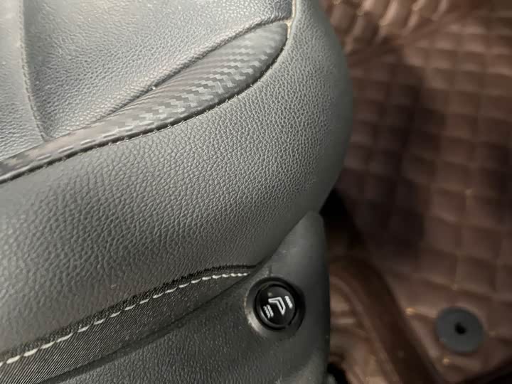 Фото 19 - Volkswagen T-Roc