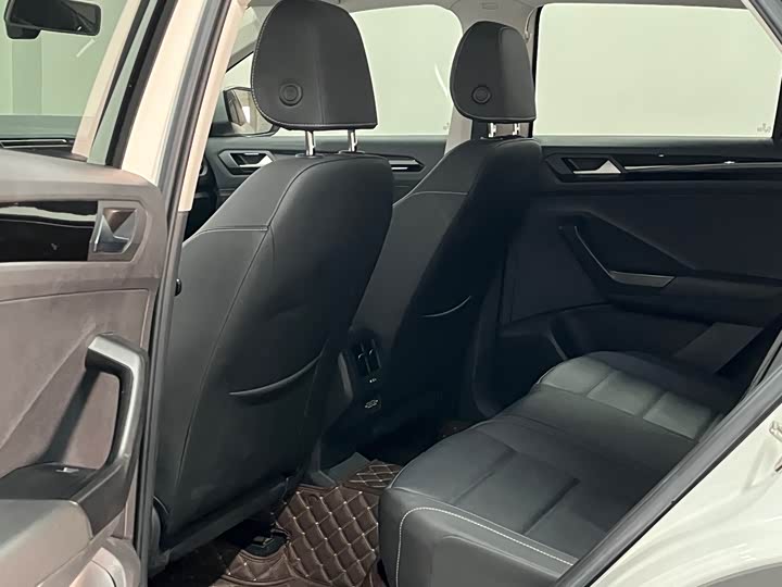 Фото 8 - Volkswagen T-Roc