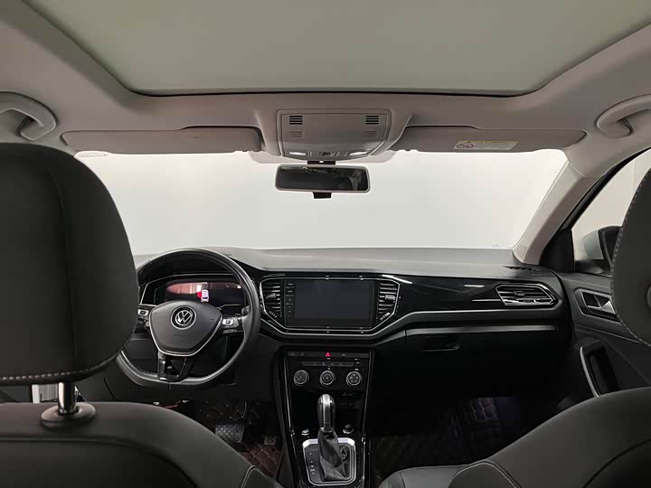 Фото 9 - Volkswagen T-Roc