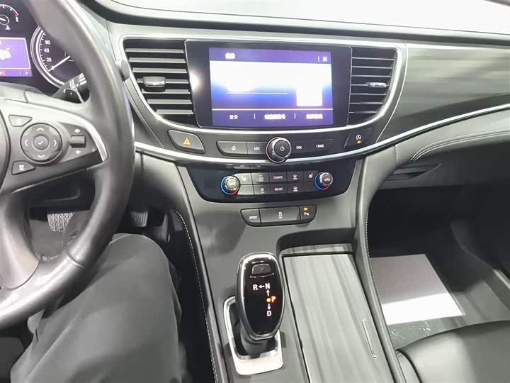 Фото 13 - Buick LaCrosse