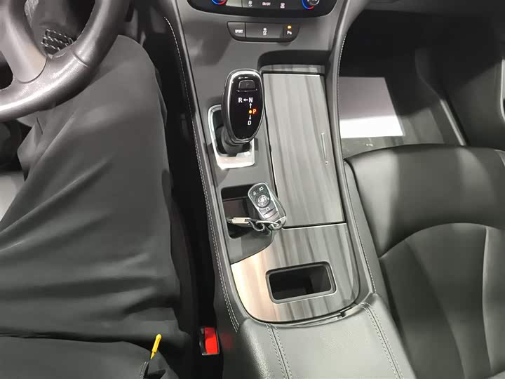 Фото 14 - Buick LaCrosse